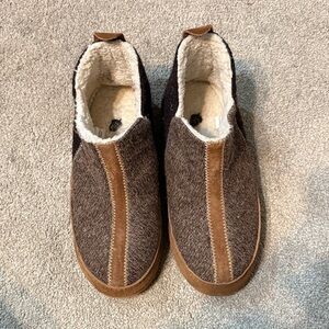 Acorn Brown Owl Slipper Boots Size 6.5-7.5